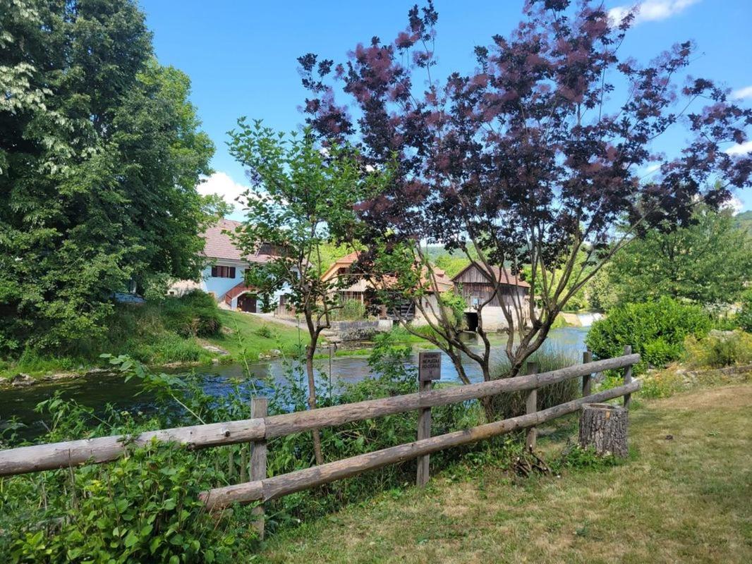 Krka River Lodge Znojile pri Krki Exteriér fotografie