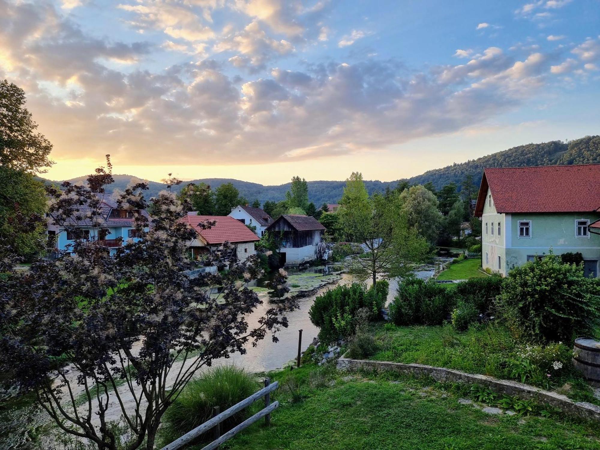 Krka River Lodge Znojile pri Krki Exteriér fotografie