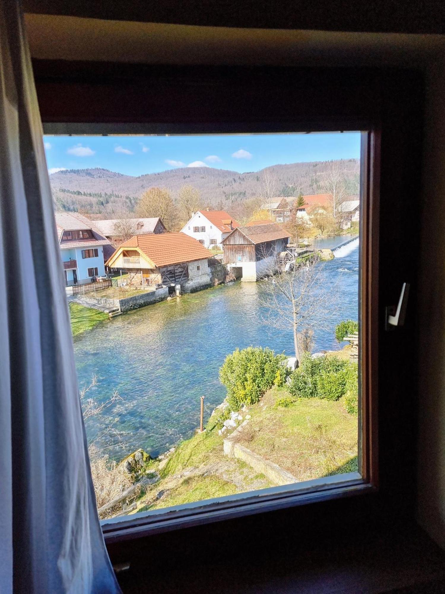 Krka River Lodge Znojile pri Krki Exteriér fotografie